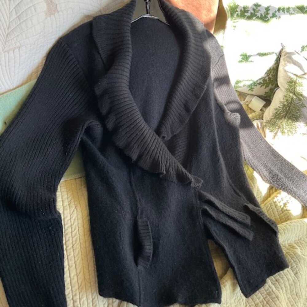 Black wool sweater, tie front, ruffled hem & collar, 3xl, cozy and feminine